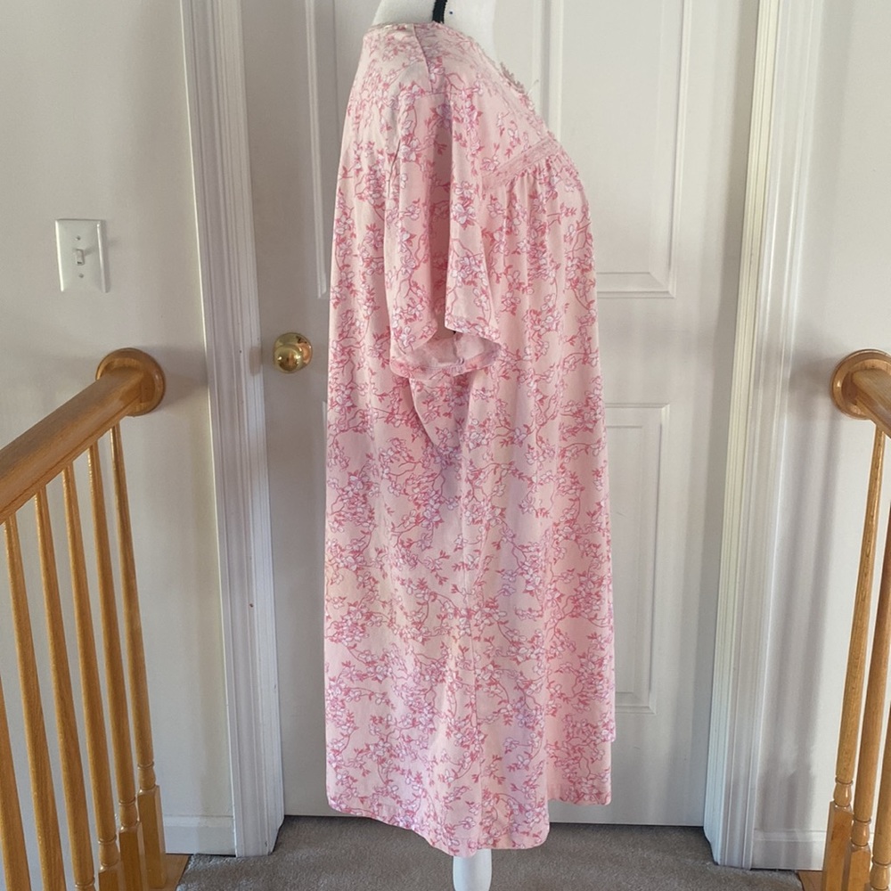 02:06 - 3/$25 Bundle Only PINK K floral night gown - Picture 2 of 15
